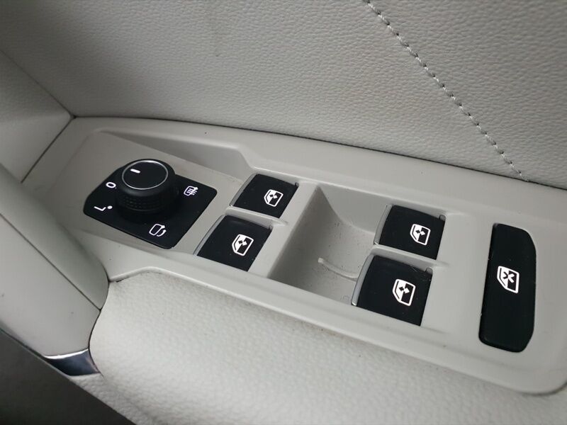 More views of Volkswagen Tiguan Allspace