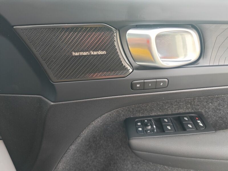 More views of Volvo XC40