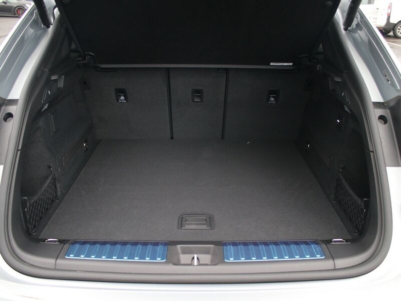 More views of Porsche Macan