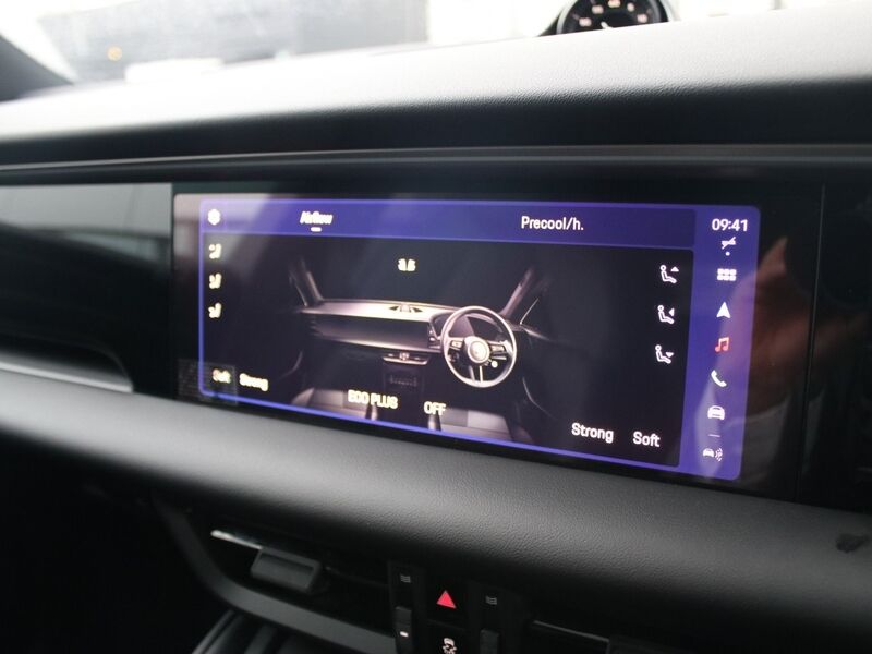 More views of Porsche Macan