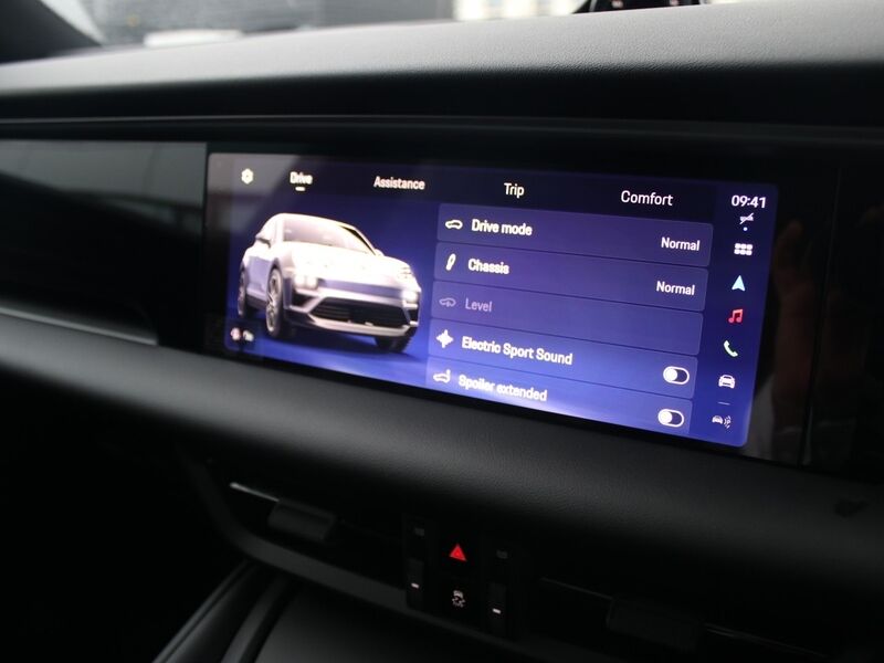 More views of Porsche Macan