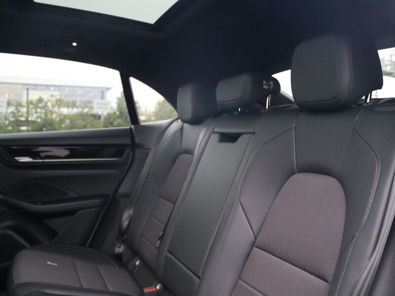 More views of Porsche Macan