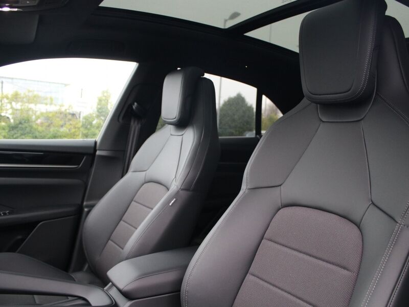 More views of Porsche Macan