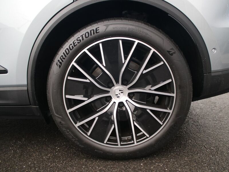 More views of Porsche Macan