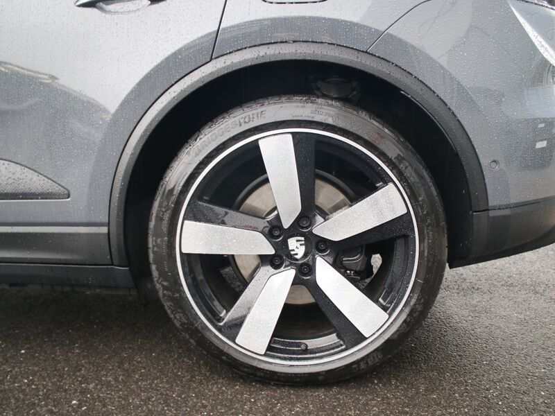 More views of Porsche Macan