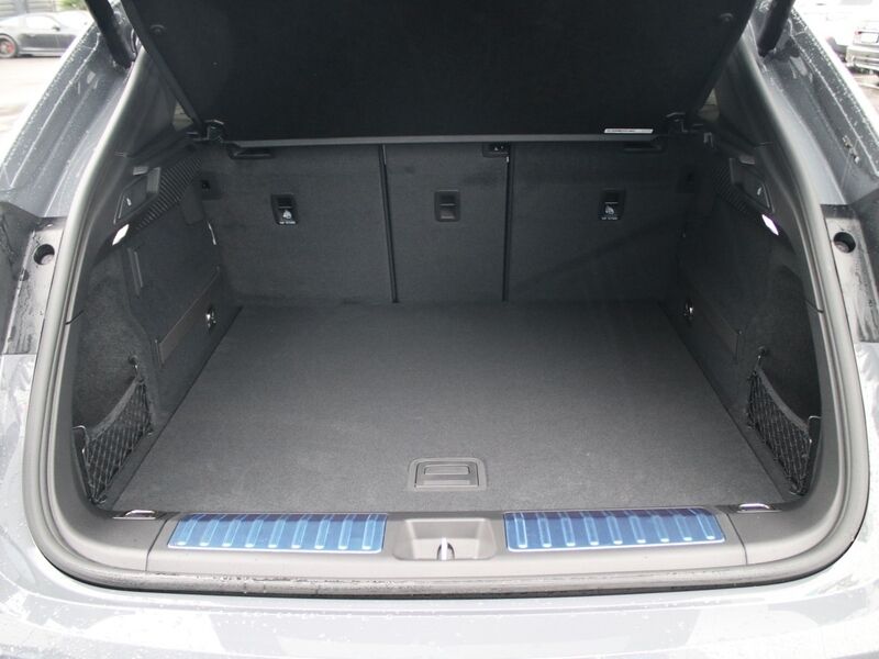 More views of Porsche Macan