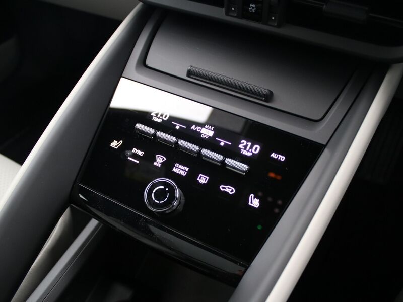 More views of Porsche Macan