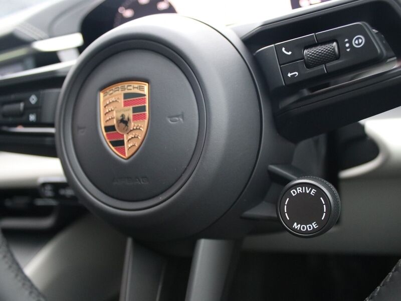 More views of Porsche Macan