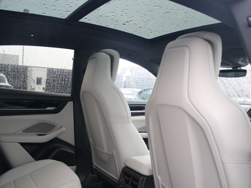 More views of Porsche Macan