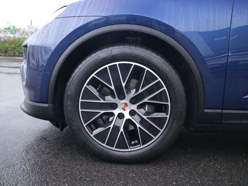 More views of Porsche Macan