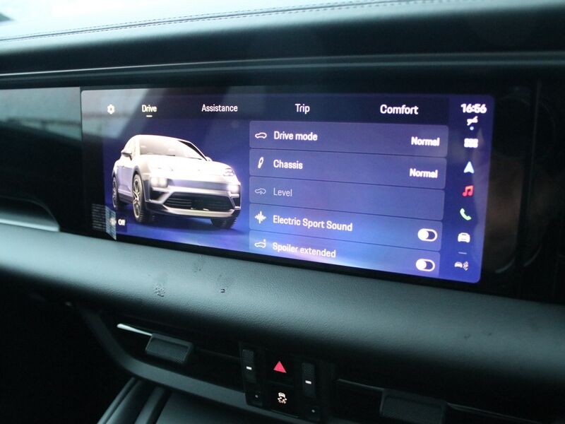 More views of Porsche Macan