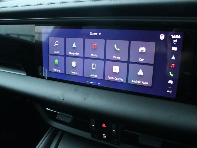 More views of Porsche Macan