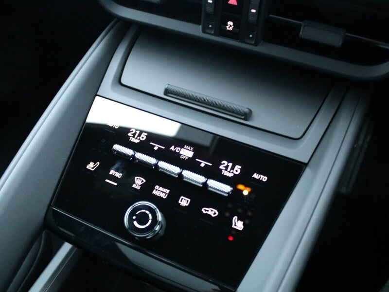 More views of Porsche Macan