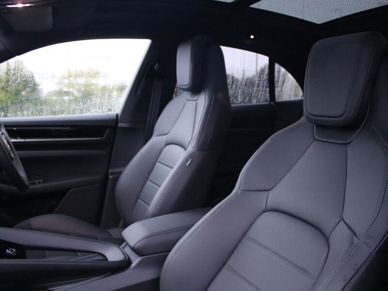 More views of Porsche Macan