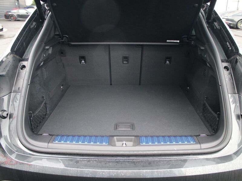 More views of Porsche Macan