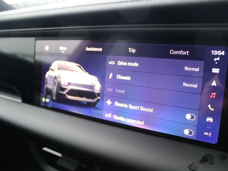 More views of Porsche Macan