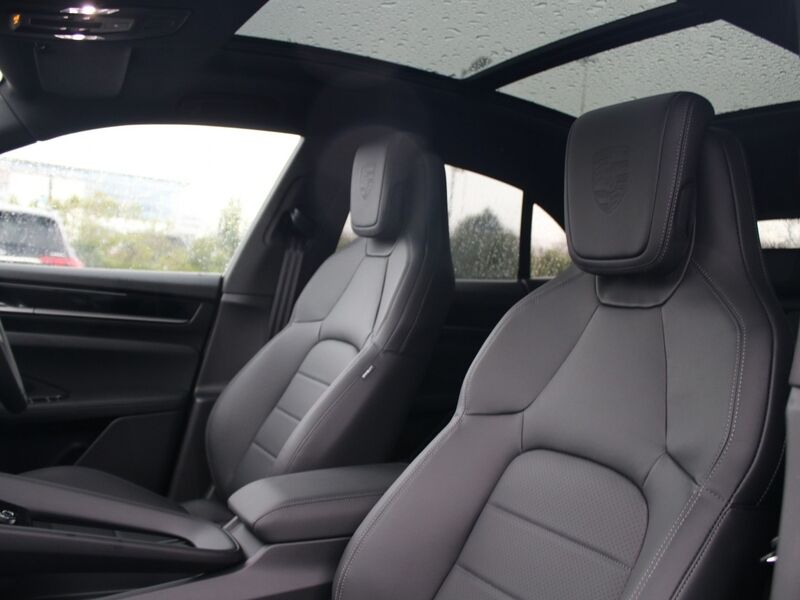 More views of Porsche Macan