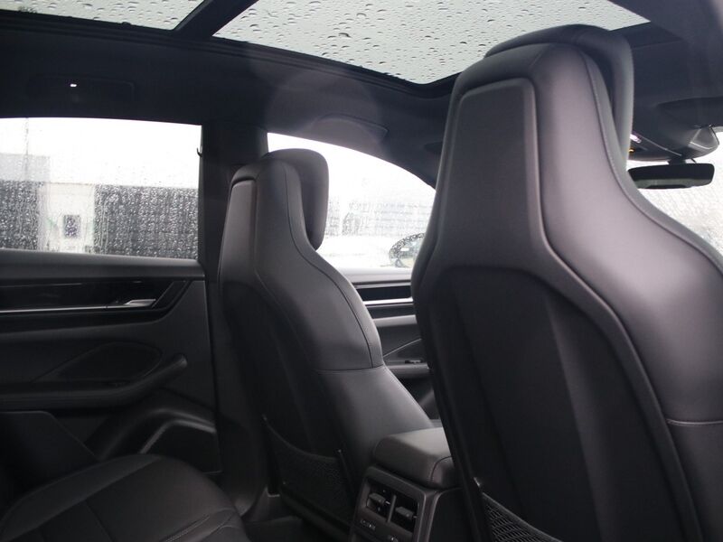 More views of Porsche Macan