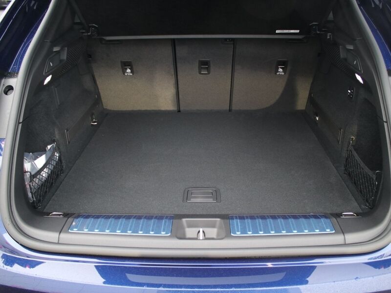 More views of Porsche Macan