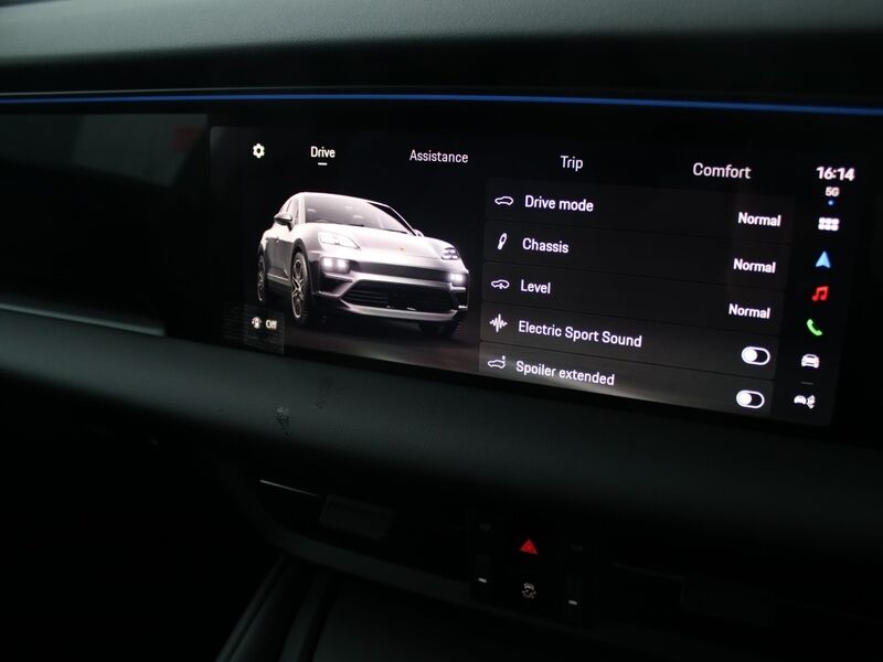 More views of Porsche Macan