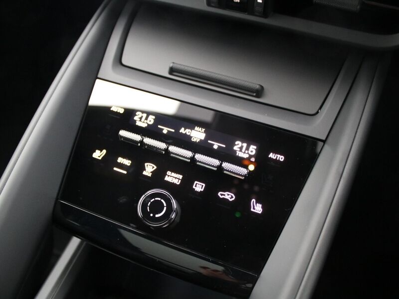 More views of Porsche Macan