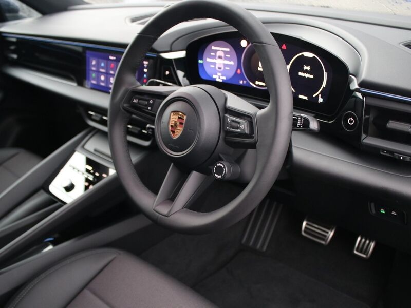 More views of Porsche Macan