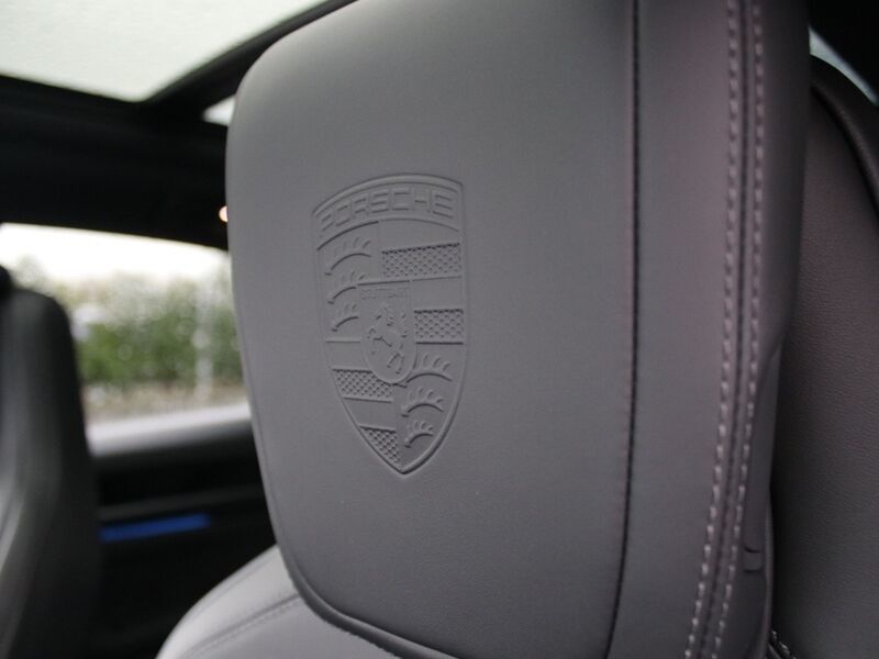 More views of Porsche Macan