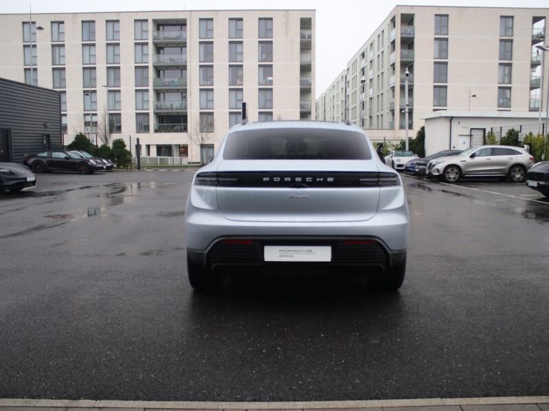 More views of Porsche Macan