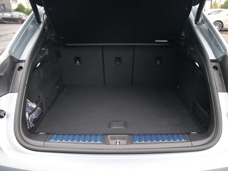 More views of Porsche Macan