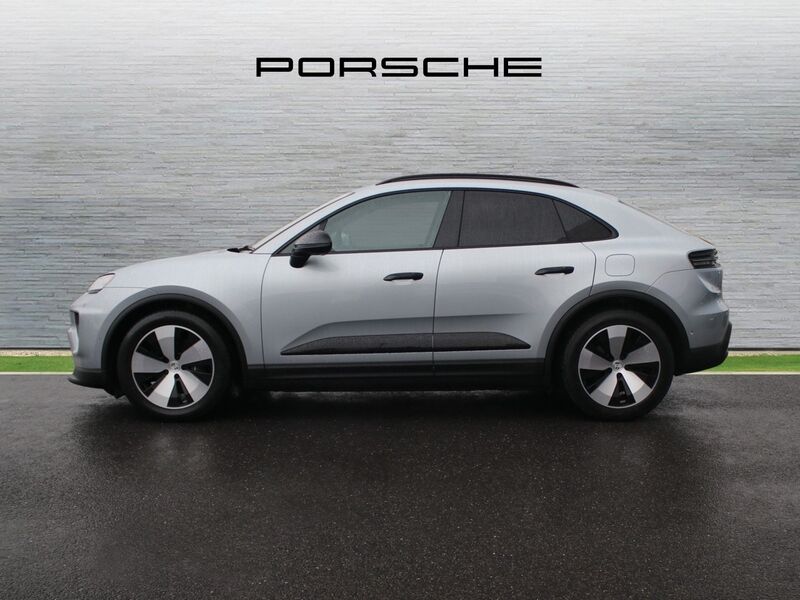 More views of Porsche Macan
