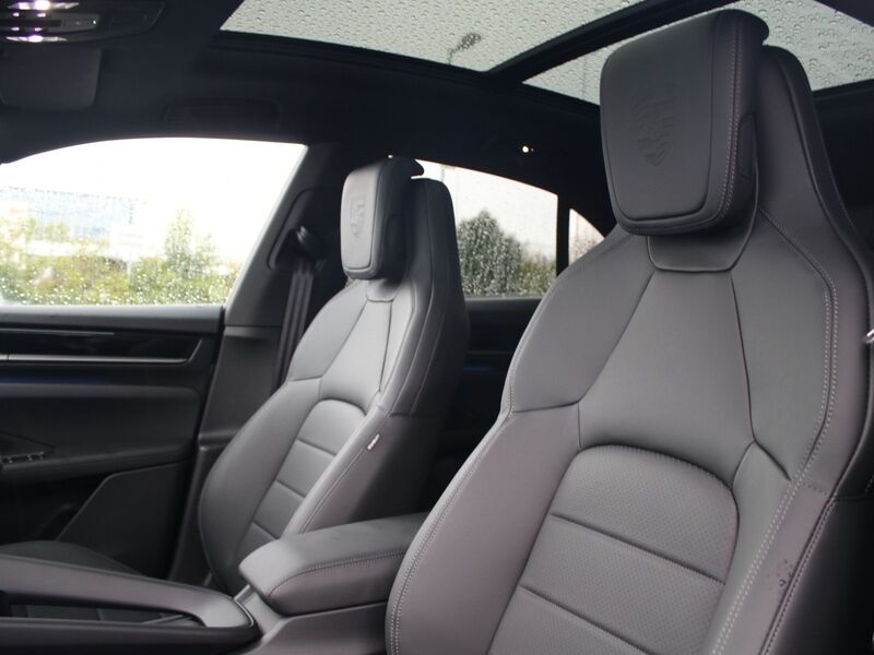 More views of Porsche Macan