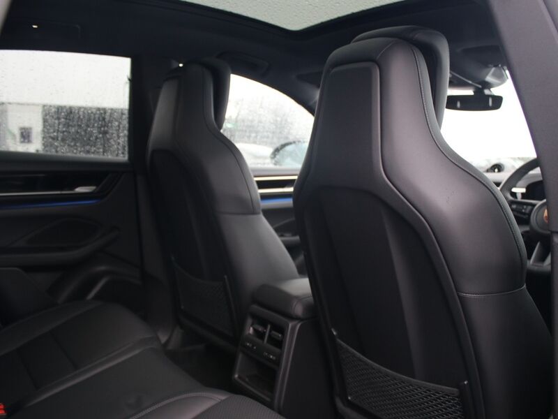 More views of Porsche Macan