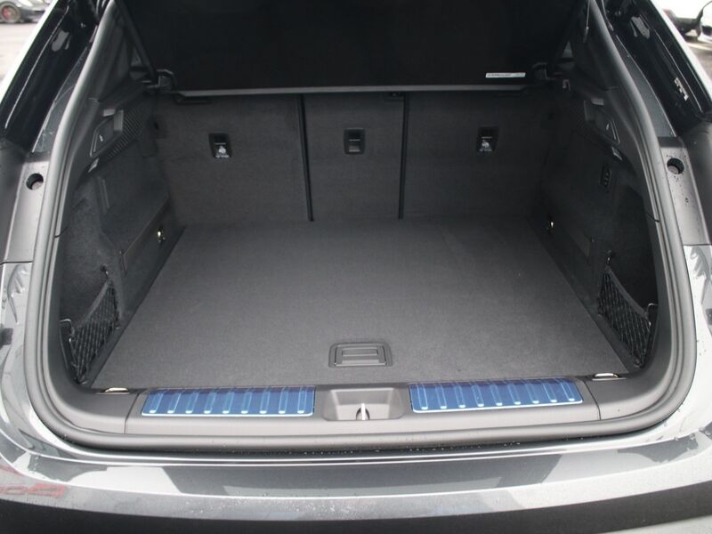 More views of Porsche Macan