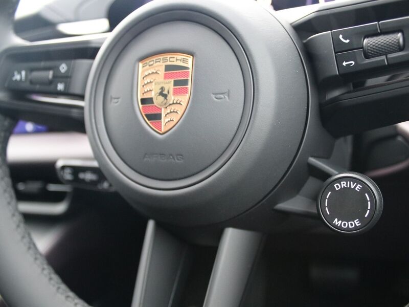 More views of Porsche Macan