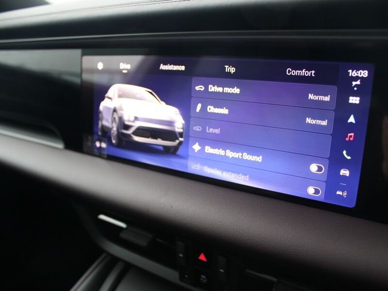 More views of Porsche Macan