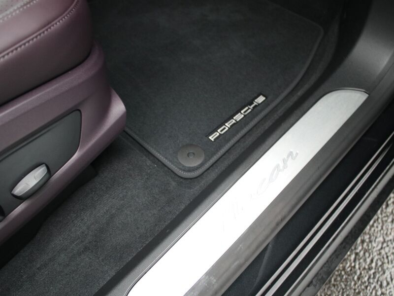 More views of Porsche Macan