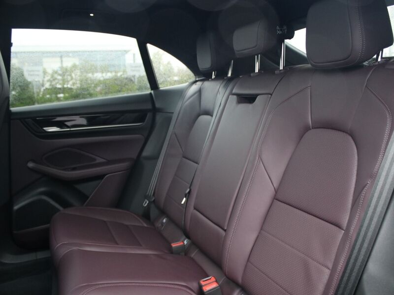 More views of Porsche Macan