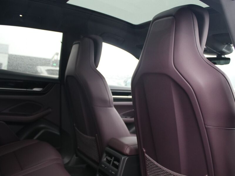 More views of Porsche Macan