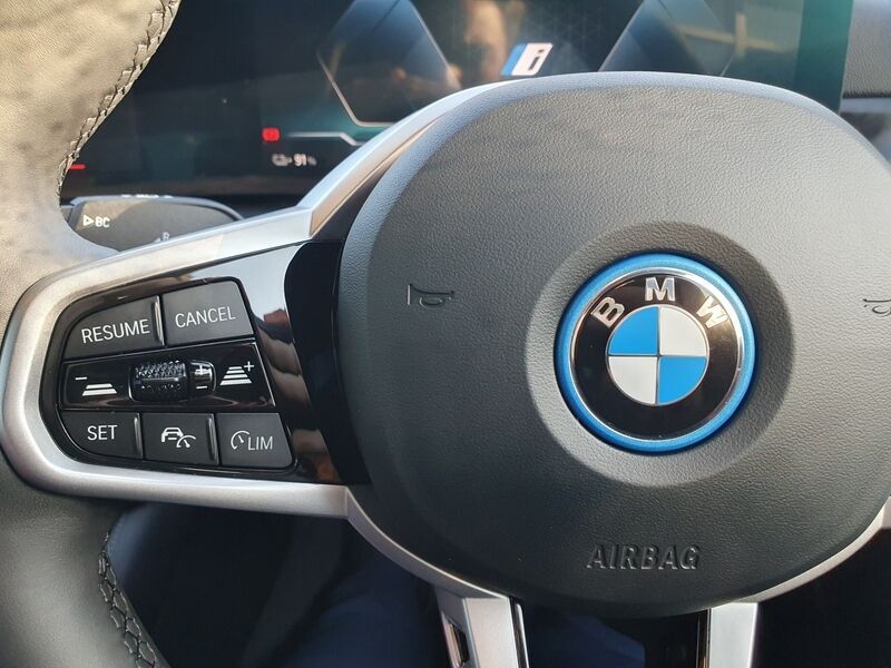 More views of BMW i4