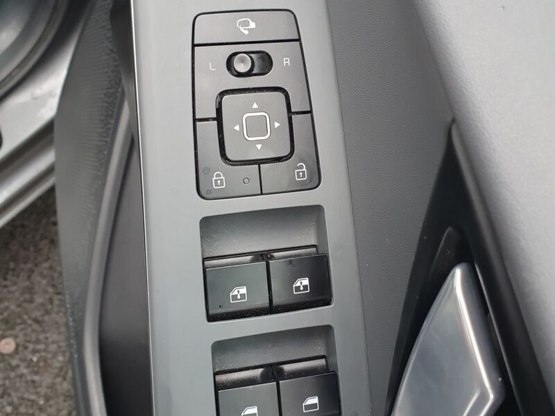 More views of Kia Niro