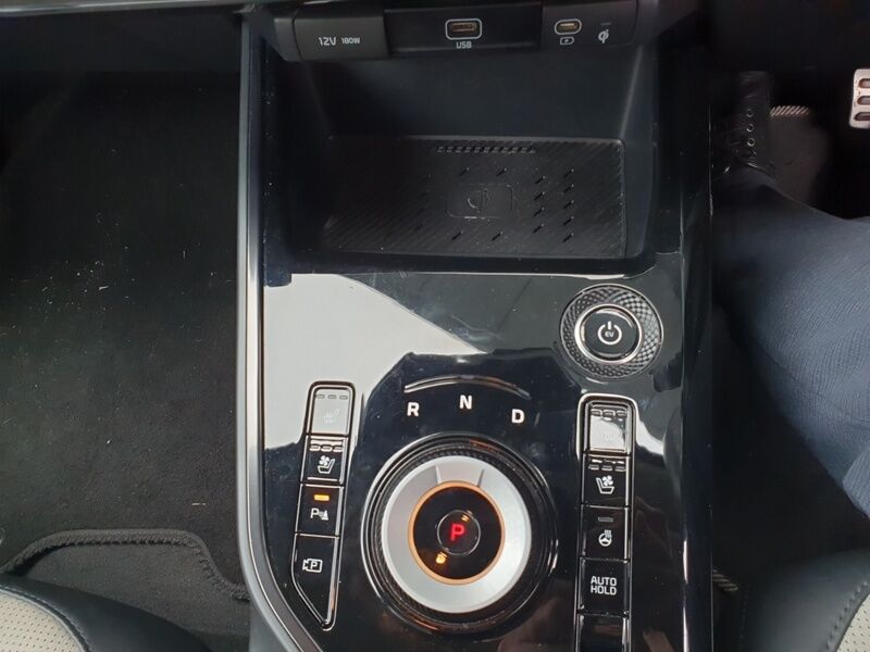 More views of Kia Niro