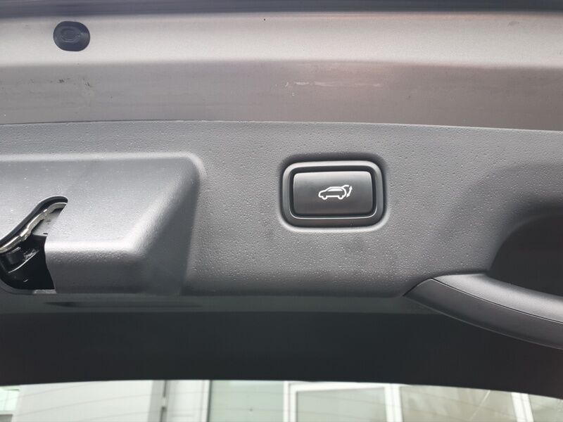 More views of Kia Niro