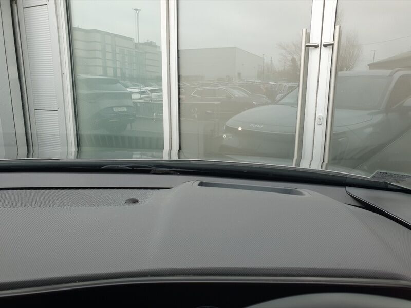 More views of Kia Niro