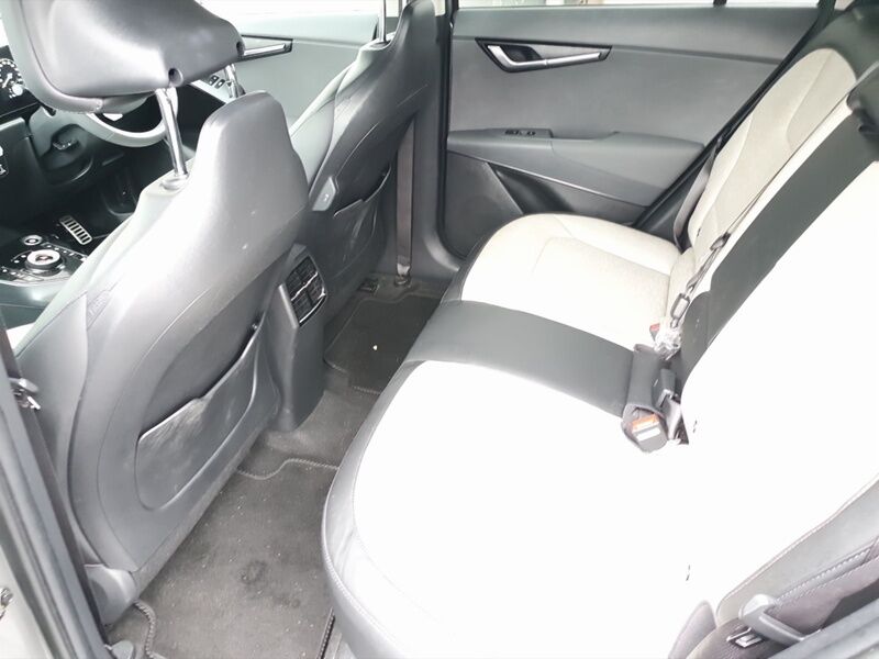 More views of Kia Niro