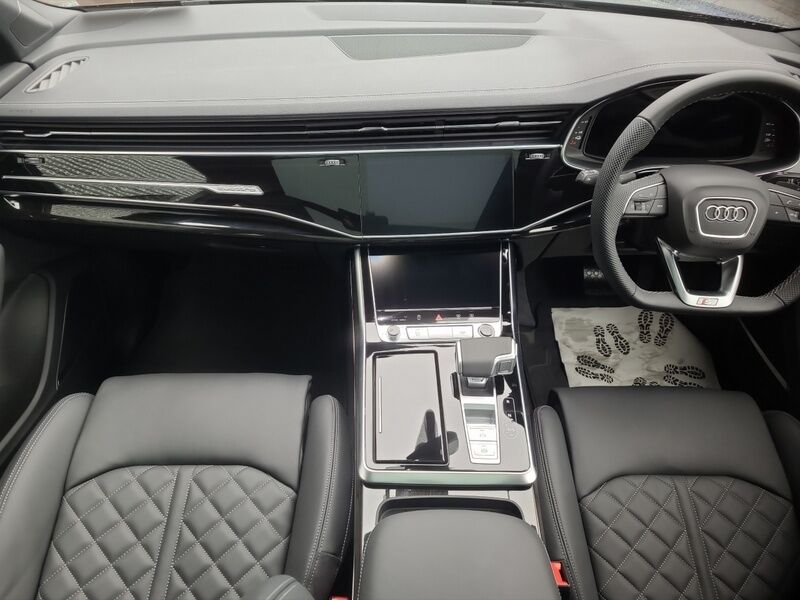 More views of Audi Q7