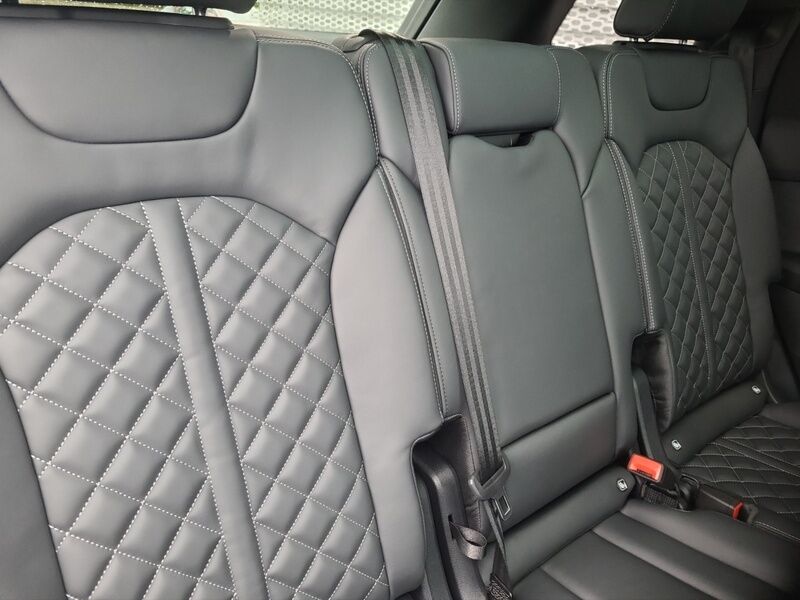 More views of Audi Q7