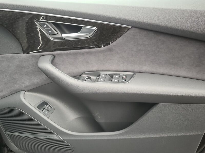 More views of Audi Q7