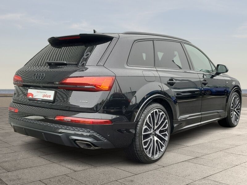 More views of Audi Q7