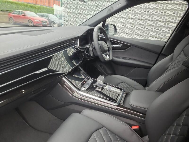 More views of Audi Q7