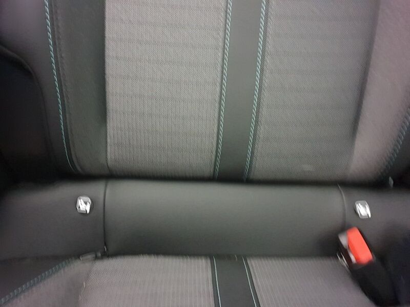 More views of Peugeot 208